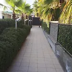 Serena - Con Giardino E Box A 10 Mt Dal Mare 切里亚莱