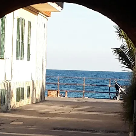 Serena - Con Giardino E Box A 10 Mt Dal Mare 切里亚莱