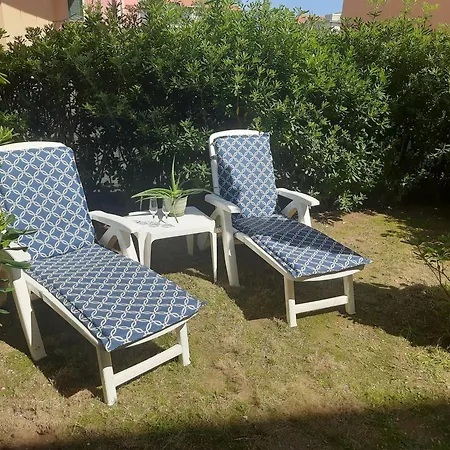 アパート Serena - Con Giardino E Box A 10 Mt Dal Mare チェリアーレ